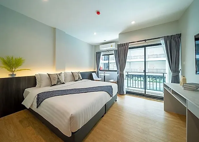College Haus. 5*